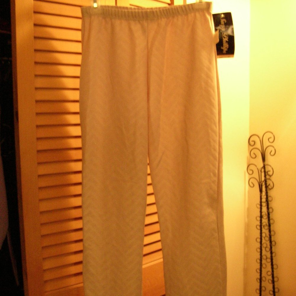 Pale pink stretch zig zag chevron pattern pull on flare leg pants AS IS medium